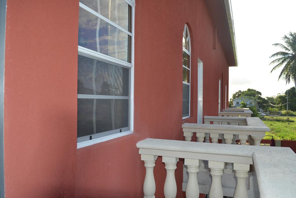 Montecristo Inn Piarco Exterior photo