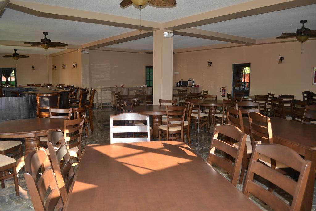 Montecristo Inn Piarco Exterior photo