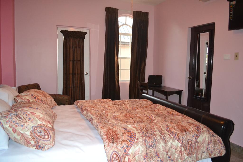 Montecristo Inn Piarco Exterior photo