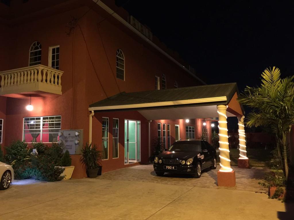 Montecristo Inn Piarco Exterior photo